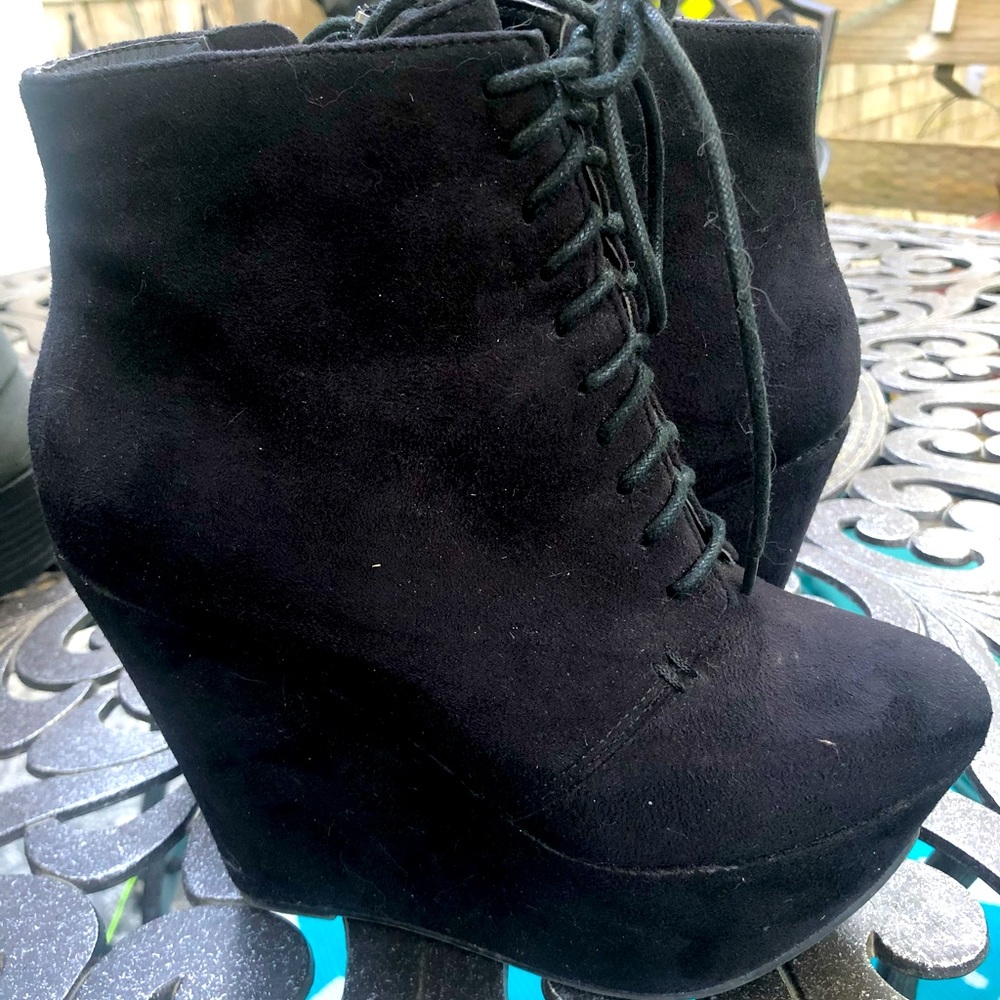 Wild Pair Black Platform Bootie’s 7